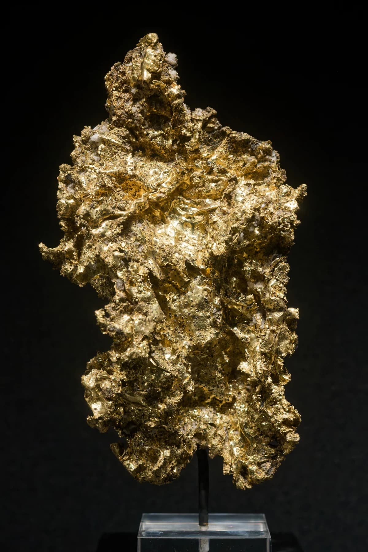 Gold mineral specimen